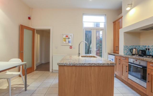 Queens Large 2 Bdr & 1 Bdr Apartments By Belfast City Breaks Buitenkant foto